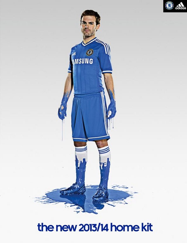 Juan Mata présente le nouveau maillot de Chelsea 2013-2014