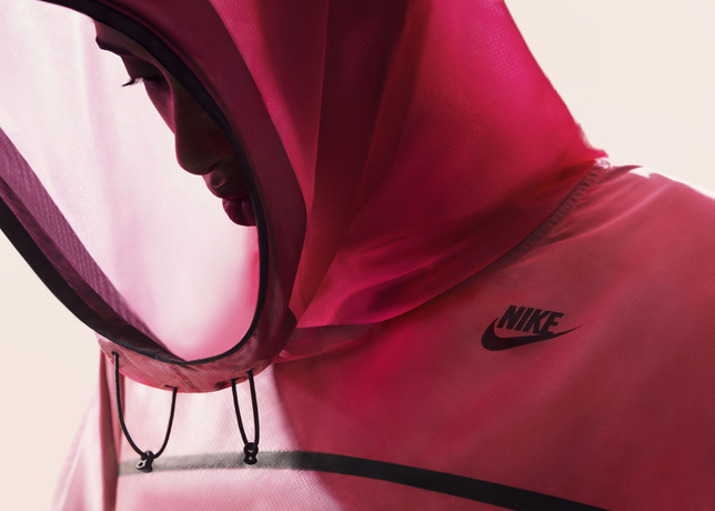 Nike-tech-pack-hyperfuse-poncho (2)