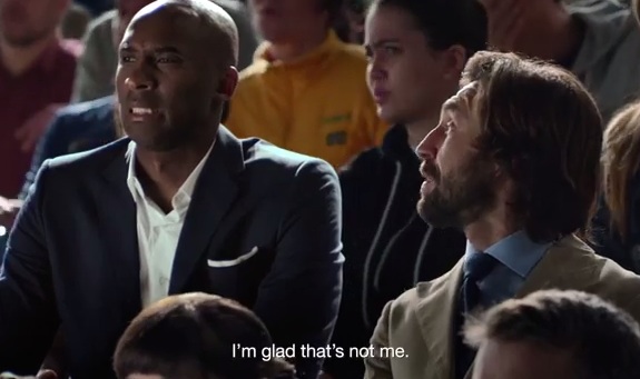 Kobe Bryant en compagnie de Pirlo dans la publicité Nike