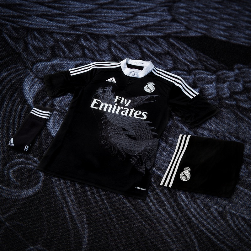 Kit maillot noir du Real Madrid. Design par Yohri Yamamoto