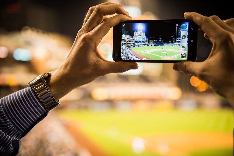 Le fan de sport consomme de plus en plus de contenus via son mobile. Et cette tendance se confirmera dans les mois à venir