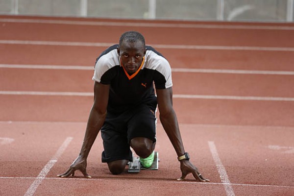 Usain Bolt dans les starting blocks avec Hublot