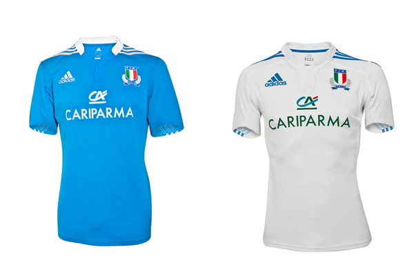 Gros plan sur les maillots bleu et blanc Adidas de l'équipe d'Italie de rugby