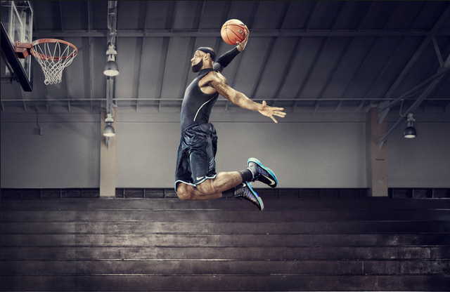 Lebron James présente la Nike+ Hyperdunk