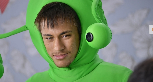 Neymar déguisé en Extra-Terrestre