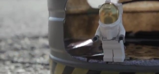 Revivez le saut de Felix Baumgartner...en LEGO