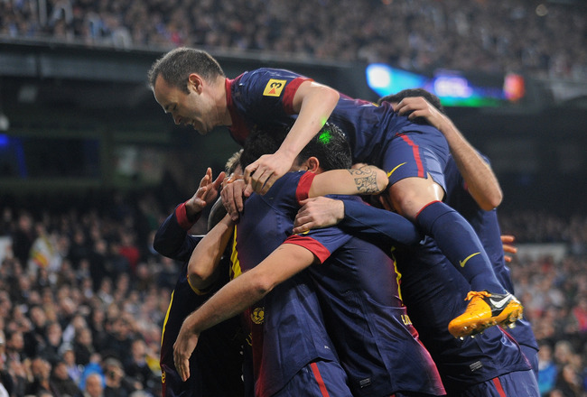 Les joueurs du FC Barcelone fêtent la victoire